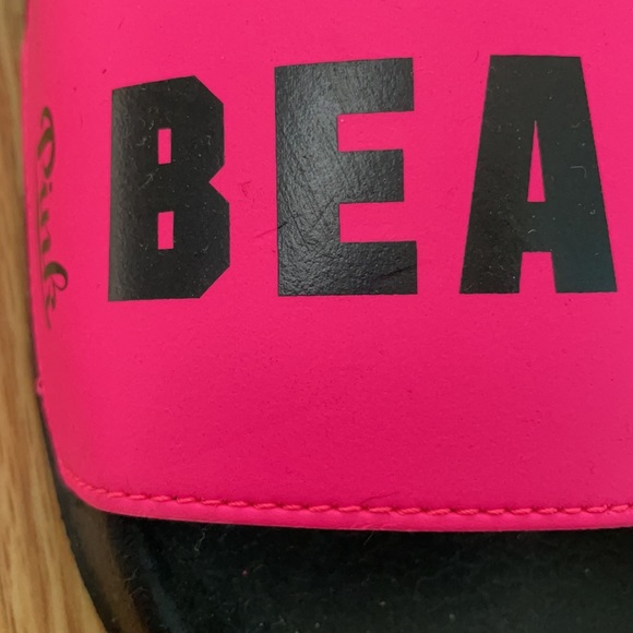 Pink Victoria’s Secret BEACH PLEASE slides - Picture 10 of 11